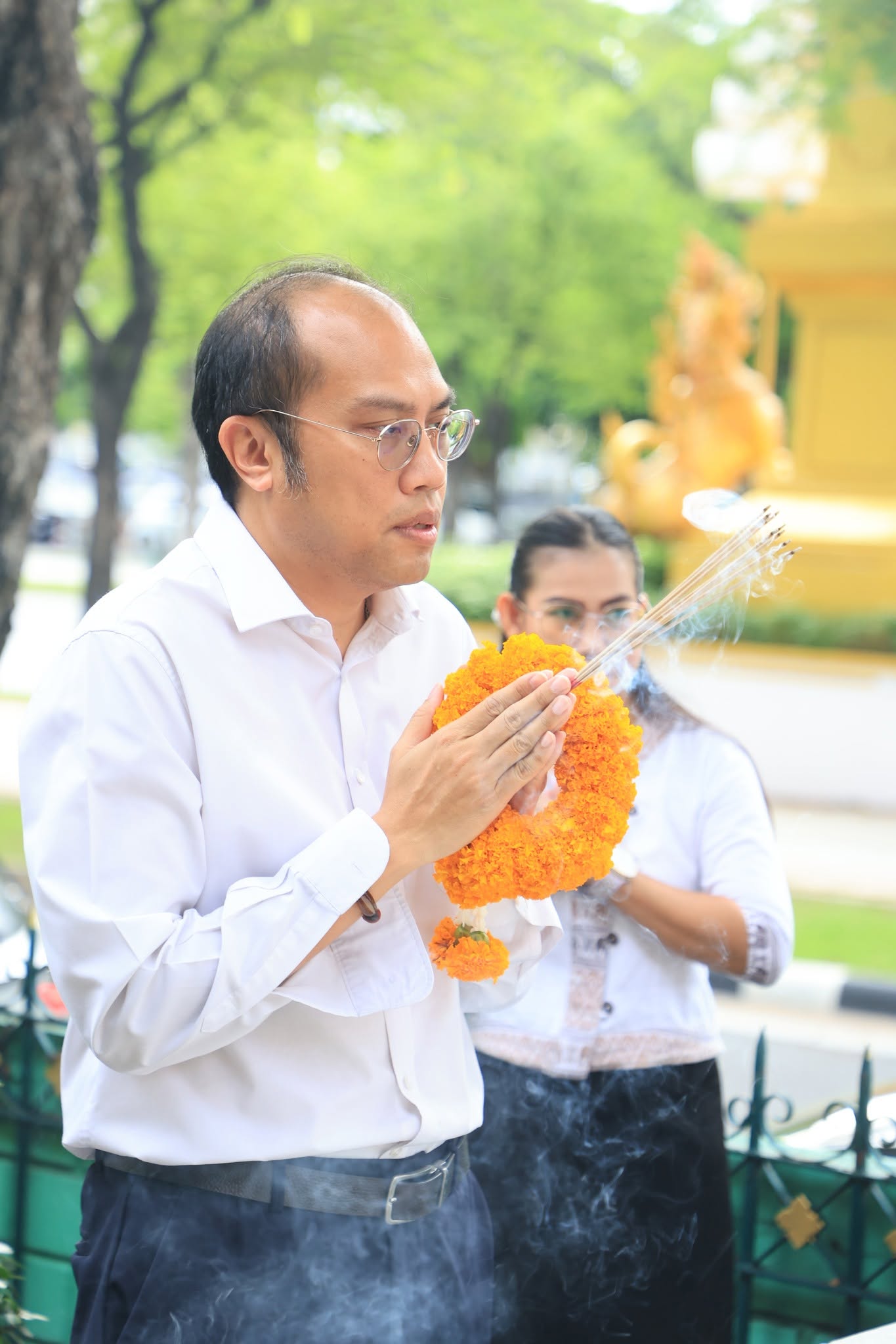title - ผู้อำนวยการสำนักบริหารกลาง ส.ป.ก. สักการะสิ่งศักดิ์สิทธิ์ประจำ ส.ป.ก. เนื่องในโอกาสเข้ารับตำแหน่งใหม่ 